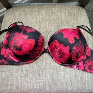 34DD Victoria’s Secret very sexy push up bra
